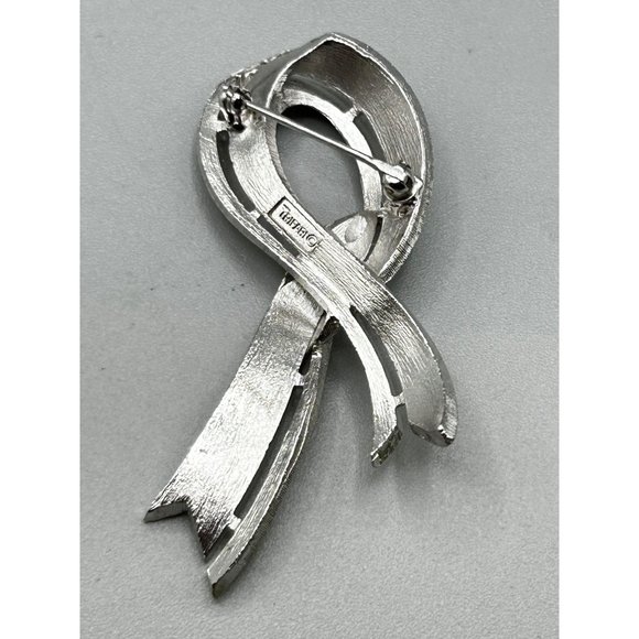 Signed Trifari Ribbon Pin Brooch Brushed Silver Tone Designer Signed Bow Pin - Picture 3 of 5